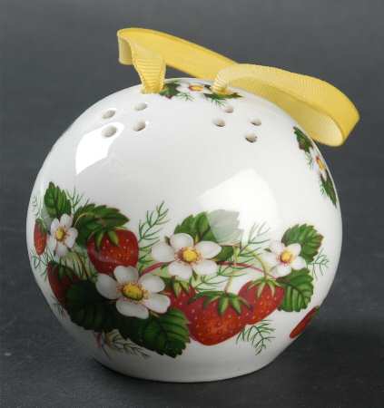 Strawberry Ripe (Small Scallops On Edge) Pommander