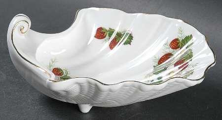 Strawberry Ripe (Small Scallops On Edge) 6" Shell Shaped Dish