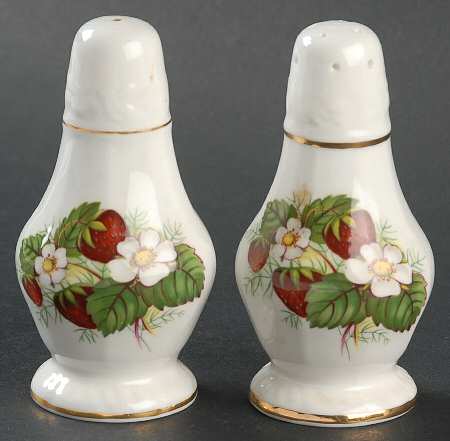 Strawberry Ripe (Small Scallops On Edge) Salt & Pepper Set