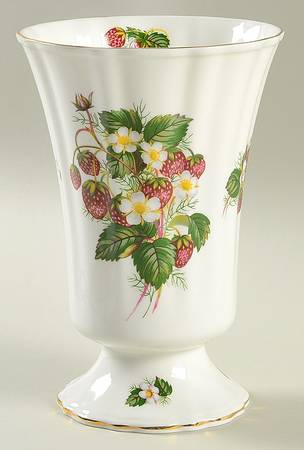 Strawberry Ripe (Small Scallops On Edge) 7" Vase