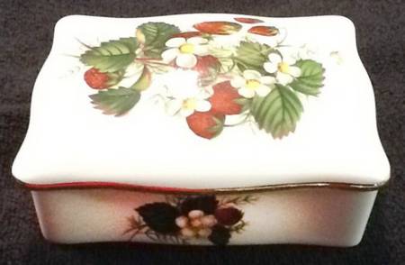 Strawberry Ripe (Small Scallops On Edge) Cigarette Box & Lid