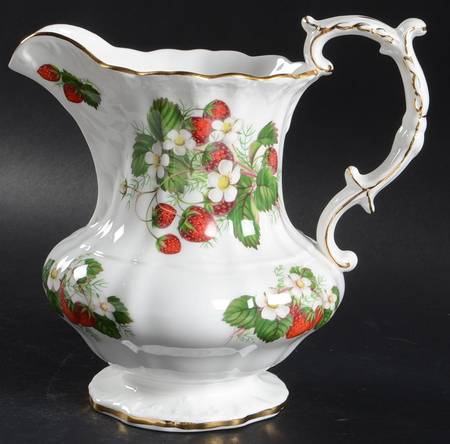 Strawberry Ripe (Small Scallops On Edge) 32 Oz Pitcher