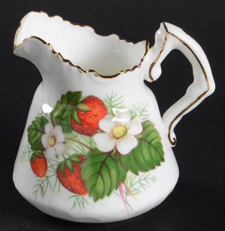 Strawberry Ripe (Small Scallops On Edge) Individual Creamer