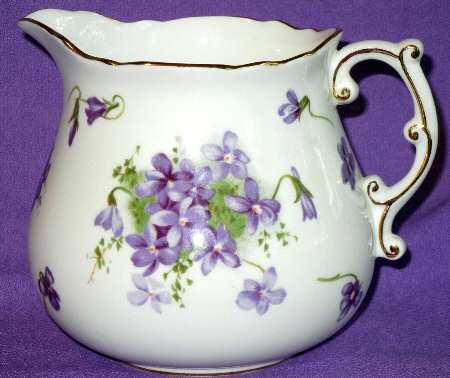 Victorian Violets 18 Oz Pitcher