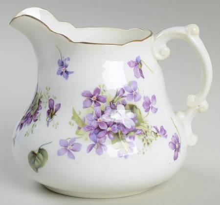 Victorian Violets 18 Oz Pitcher