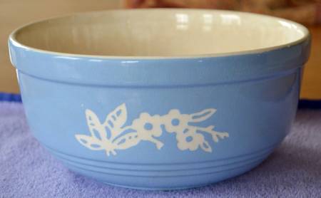 Dainty Flower Blue (Virginia) 9" Mixing Bowl