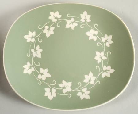Ivy Wreath 11" Oval Serving Platter