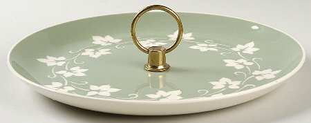 Ivy Wreath Round Serving Plate with Handle (DP)