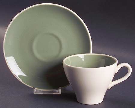 Ivy Wreath Flat Cup & Saucer Set