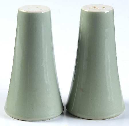 Ivy Wreath Salt & Pepper Set