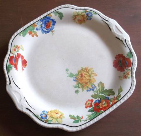 Melrose Square Handled Cake Plate