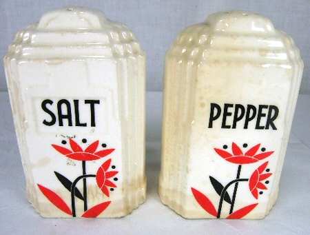 Red Daisies Salt & Pepper Set