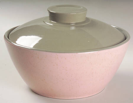 Shell Pink 1.5 Qt Round Covered Casserole