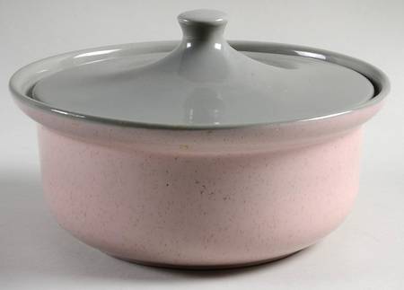 Shell Pink 1.5 Qt Round Covered Casserole