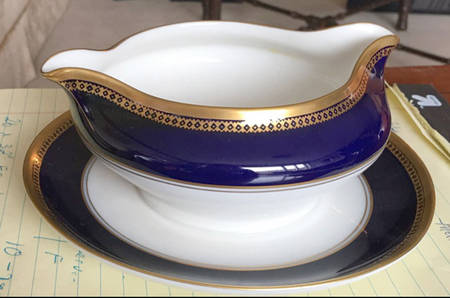 16453 Gravy Boat with Attached Underplate
