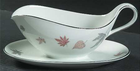 Allure Gravy Boat with Attached Underplate