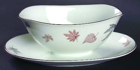 Allure Gravy Boat with Attached Underplate