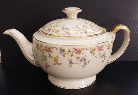 Arcadia (Gold Trim) Teapot & Lid