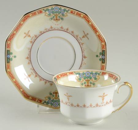 Bella Flat Cup & Saucer Set