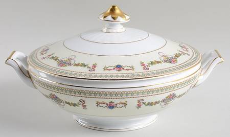Beverly Round Covered Vegetable