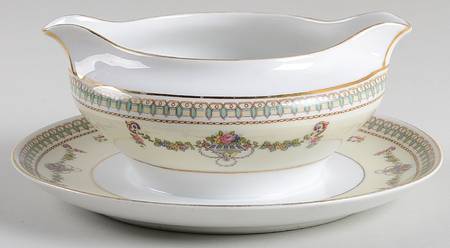 Beverly Gravy Boat with Attached Underplate