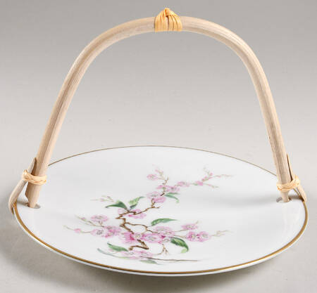 Blossomtime White 5 3/8"-5 5/8" Bamboo Handled Serving Plate  HC