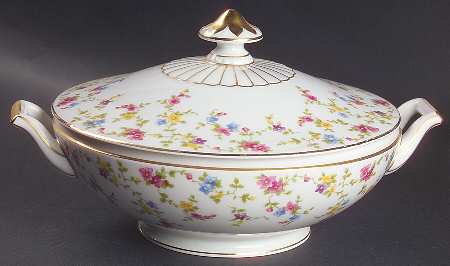 Coquette White Round Covered Vegetable