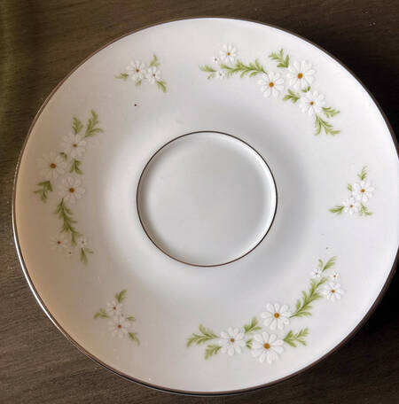 Daisy Wreath Saucer
