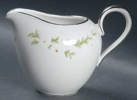 Daisy Wreath Creamer