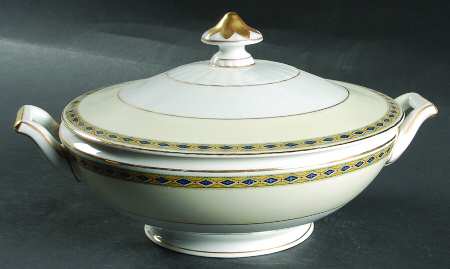 Empire (No Center Design) Round Covered Vegetable