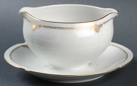 Goldreigen Gravy Boat with Attached Underplate
