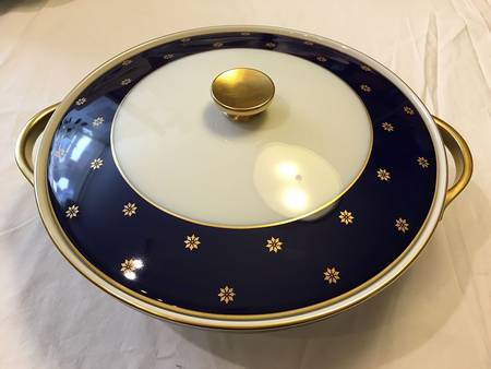 Golden Stars Round Covered Vegetable