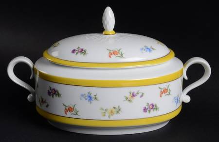 Grand Duchess Oval Covered Vegetable