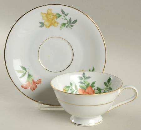 HC102 Footed Cup & Saucer Set