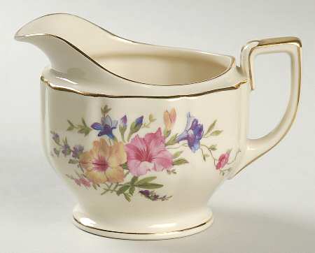 HC11 (Cream Background) Creamer