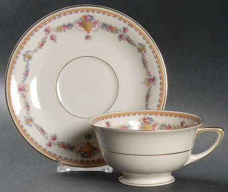 HC163 Footed Cup & Saucer Set
