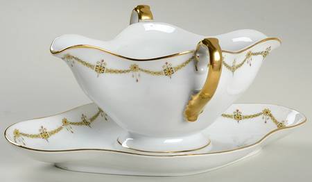 HC168 Gravy Boat with Attached Underplate