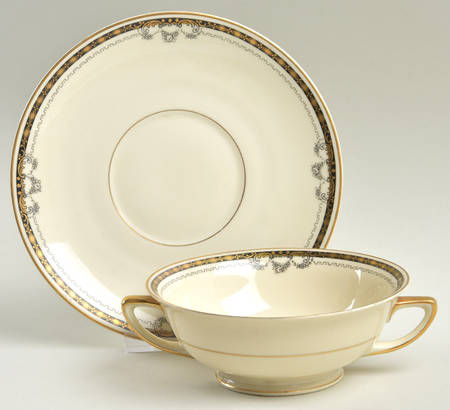 HC169 Footed Cream Soup Bowl & Saucer Set