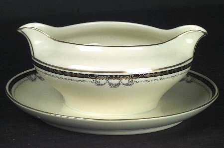 HC169 Gravy Boat with Attached Underplate