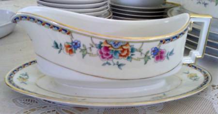 HC172 Gravy Boat with Attached Underplate