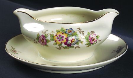 10816 Gravy Boat with Attached Underplate