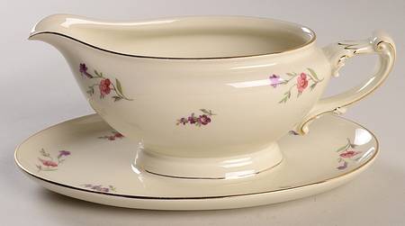Victoria (Smooth) Gravy Boat with Attached Underplate