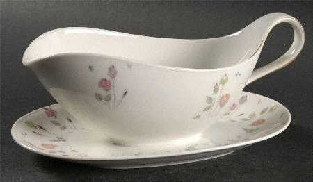 17577 Gravy Boat with Attached Underplate