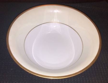 HC221 9" Round Vegetable Bowl
