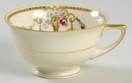 HC238 Footed Cup