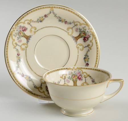 HC238 Footed Cup & Saucer Set