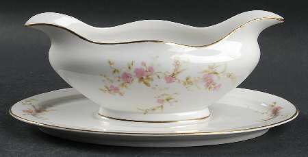 HC24 Gravy Boat with Attached Underplate
