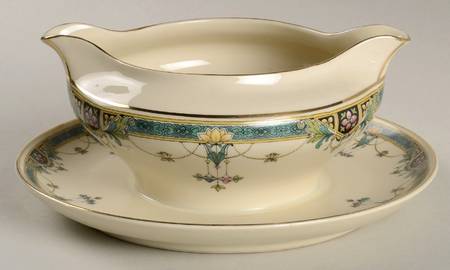 HC255 Gravy Boat with Attached Underplate