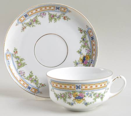 10899 Oversized Cup & Saucer Set