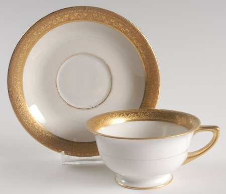 HC272 Footed Cup & Saucer Set